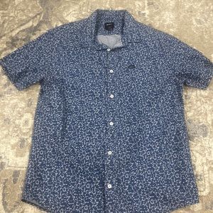 RVC size large used shirt
